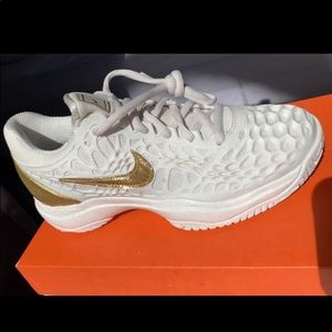 Women’s Nike air zoom cage 3 HC